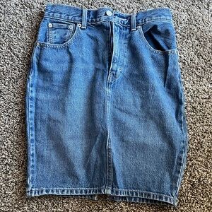 levi’s Classic Blue Denim Skirt